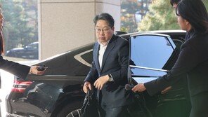 노만석 검찰총장 대행 하루 휴가 뒤 출근…거취 표명 없이 묵묵부답 