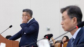 최재해 퇴임식서 ‘세상은 요지경’ 틀고 “영혼없는 것들” 외친 유병호