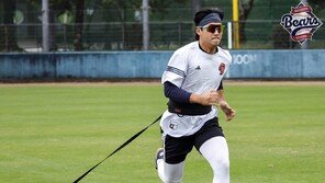 두산 투수진, 15㎏ 흙 주머니 차고 달리기…“파워 강화에 탁월”