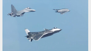 中 스텔스 무인기·전투기 편대 비행 모습 최초 공개