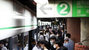 “보쌈에 컵라면까지”…지하철 내 취식 민원 매년 1000건 육박