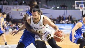 프로농구 LG, 삼성에 95-83 승리…10승 4패로 단독 선두