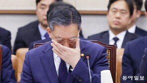 항소 포기엔 “檢 책임” 盧 사의엔 “이해 안돼”… 외압 선긋는 정성호