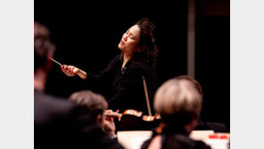 지휘하는 첼리스트 장한나 KAIST 초빙특임교수로
