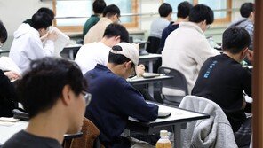 올해 샤프는 ‘연한 복숭아색’…이번에는 ‘유출 사진’ 無