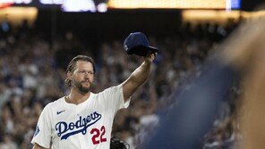 다저스 전설 커쇼 사인 유니폼, 류현진 자선골프대회서 2800만원 낙찰