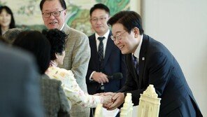 민가협 초청한 李 “부당한 권력에 가족 희생되는 일 다시 없길”