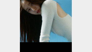 크리스탈, 몽환적 분위기…첫 싱글 ‘솔리터리’ 커버 공개