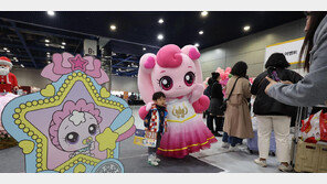 캐릭터와 ‘찰칵’