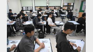 EBS “영어, 작년보다 어려워…오답 매력 높여 변별력” 