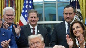 美, 43일만에 ‘최장 셧다운’ 종료… 트럼프 “민주 탓 1.5조달러 손실”