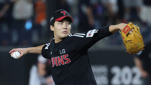 “던진다, 웃음”… 임찬규의 못 말리는 끼