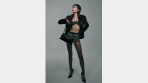 나나 파격 패션 소화…완벽 비율 과시