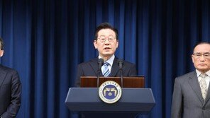 李, 국힘 겨냥 “빨리 못하면 무능? 내부압박 힘들었다”