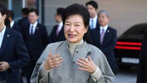 박정희 108돌 탄신 문화행사 참석한 박근혜 전 대통령