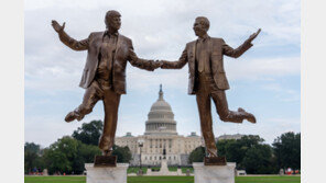 트럼프, 클린턴 등 엡스타인 관련설 조사 지시