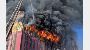 亞최대 이랜드 물류센터 화재, 9시간30여분만에 큰 불길 잡아