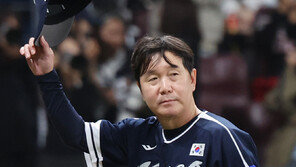 류지현 감독 “사사구 11개 아쉬워”…일본 감독 “안현민은 MLB급”