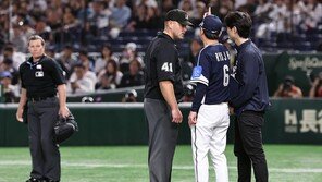 한일전서 나온 오심…안타 도둑맞은 류지현호, 홈런 맞고 역전 허용