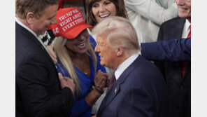 등돌린 트럼프와 그린…엡스타인 망령에 마가 균열