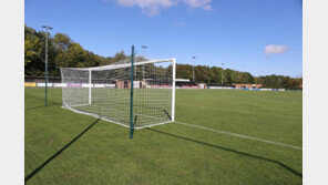 英여자축구팀, 트랜스젠더 선수 출전…규정 위반 갑론을박