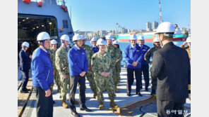 다산정약용함서 “뷰티풀” 외친 美해군참모총장…“한미 우정 굳건”