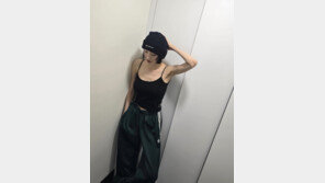 이다희, 앙상한 팔…‘뼈말라’ 몸매 속 힙한 포즈