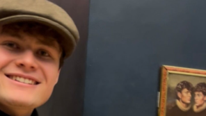 루브르 또 뚫렸다…틱톡커들, 모나리자 주변에 자기 그림 걸어