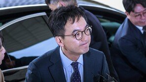 구자현 檢총장대행 첫 출근…與 “검사징계” 강공속 조직안정 중책