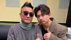 6년만의 복귀 김건모 “댓글 신경 안써”…후배와 엄지척