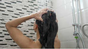 샤워하는 아내 온수기에 전기 흘려 ‘감전 살해’…中 뜨거운 논쟁 왜?