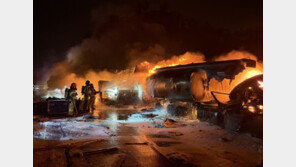 상주영천고속도로서 유조차 등 13대 연쇄추돌…2명 사망