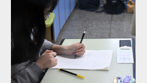 “OMR 덮을 만큼 번졌다”… 수능 사인펜 불량 이의신청 폭주