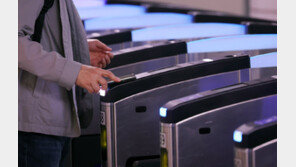 지하철 4호선 길음역 하행선 무정차 통과…전장연 시위