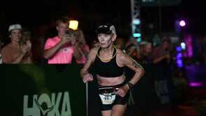 ‘철인3종 완주’ 최고령 기네스 80세 美여성…59세때 처음 수영 배웠다