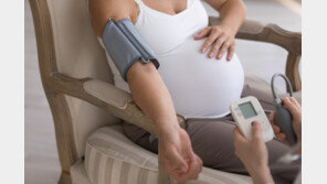 “혈압 오르기 전부터 뇌 손상 시작”… 고혈압-인지저하 연결고리 발견