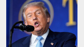 트럼프 “美반도체 대만·한국에 유출…안 돌아오면 가파른 관세”