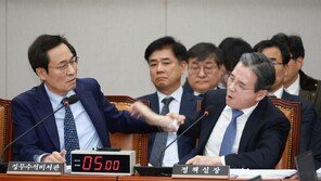 김용범 “딸까지 거명할 필요가 있느냐”…김은혜 ‘딸 전세’ 언급에 격분