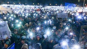 ‘벨벳혁명 36주년’ 불빛 밝힌 슬로바키아