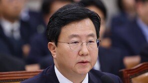 ‘사의표명’ 정진우 중앙지검장 “논란 속 검사직 내려놔 마음 아파”