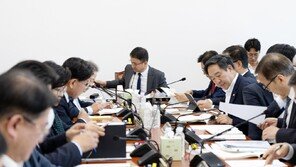 예결소위 이틀째…AI·국립대·광복회 예산 줄줄이 보류