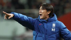 홍명보 감독 “전반 경기력 아쉽지만…11월 A매치 전승 만족”