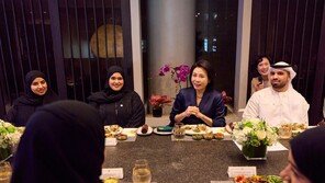 김혜경 여사, UAE 대학 한류동호회 만나 “뜨거운 관심에 놀랐다”