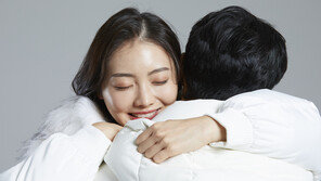 패딩 지퍼 갑자기 안 잠길 때…‘이것’만 조이면 바로 해결 [알쓸톡]