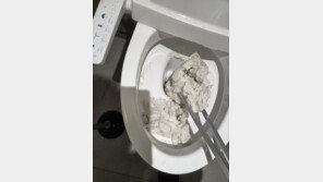 인천공항 파업중 변기에 ‘휴지 뭉텅이’…경찰, 노동자 3명 수사