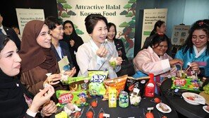김혜경 여사, UAE서 ‘할랄 인증’ K-푸드 업계 격려…“큰 역할 해달라”