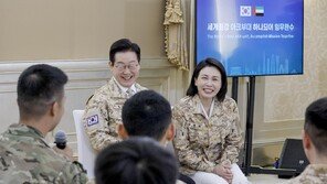 아크 부대원 만난 李 “여러분이 ‘오지 말라’해 섭섭” 농담[청계천 옆 사진관]