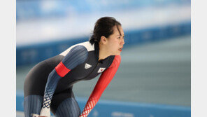 한 바퀴 더 남았는데…빙속 박지우, ISU 심판 오심으로 금메달 잃어