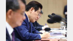 [김순덕 칼럼]대장동 싸고도는 ‘변호인 정부’, 김건희 싸고돌던 검찰정권