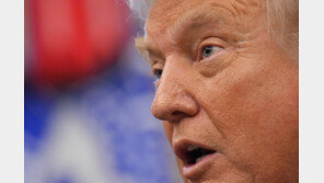 트럼프, 엡스타인 파일 공개법 서명…“민주당에 역효과 가져올 것”